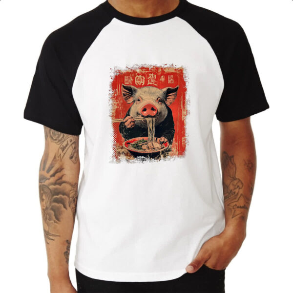 Camiseta Raglan Porco comendo Lamen - Imagem 3