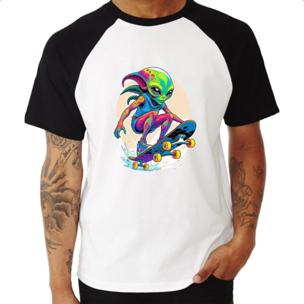 Camiseta Raglan ET andando de skate - Imagem 3