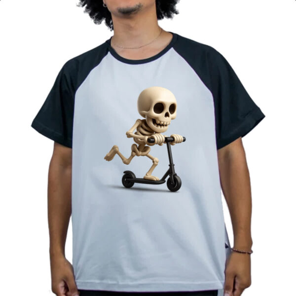 Camiseta Raglan Caveira Cute andando de patinete - Imagem 4