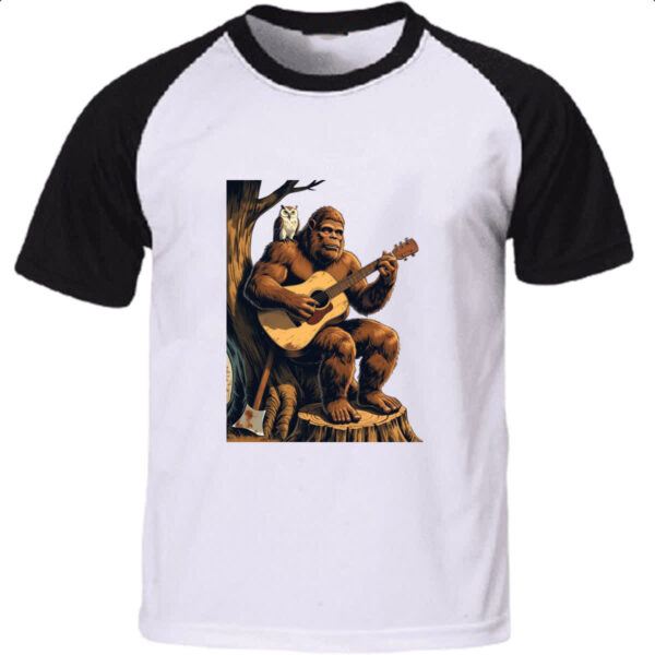 Camiseta Raglan Pe grande tocando violao