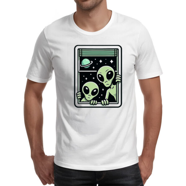 Camiseta Unissex Aliens na janela - Imagem 2