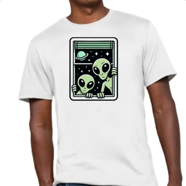 Camiseta Unissex Aliens na janela - Imagem 4