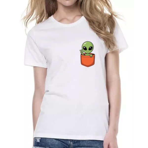 Camiseta Baby Look Alien no bolso laranja - Imagem 2