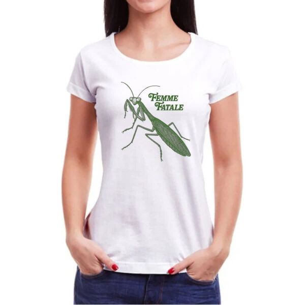 Camiseta Baby Look Louva Deus Femme Fatale - Imagem 3