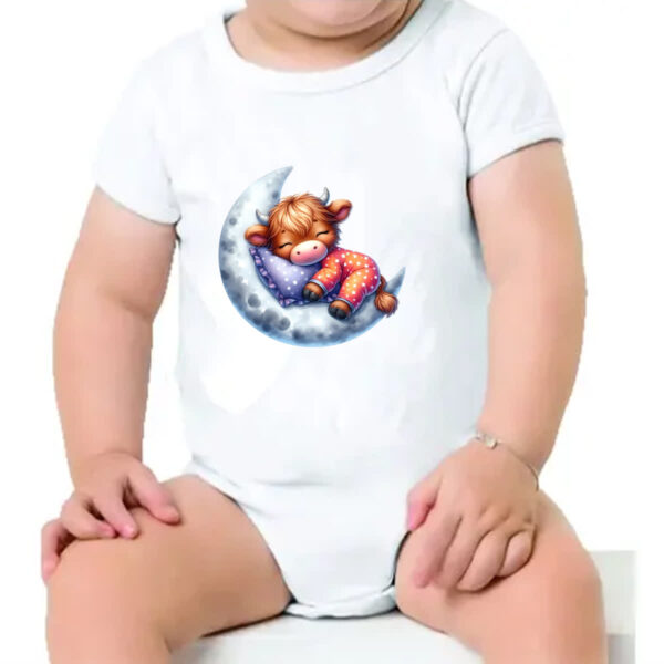 Body infantil Cute Bufalo dormindo na Lua - Imagem 4