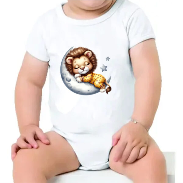 Body infantil Cute Leao dormindo na Lua - Imagem 4