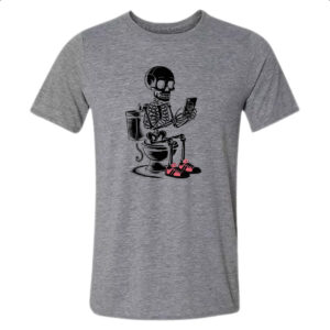 Camiseta Cinza Esqueleto na Sala de Forca