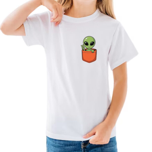 Camiseta Infanto Juvenil Alien no bolso laranja - Imagem 3