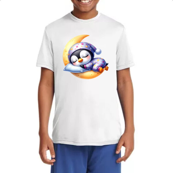 Camiseta Infanto Juvenil Cute Pinguim dormindo na Lua - Imagem 4