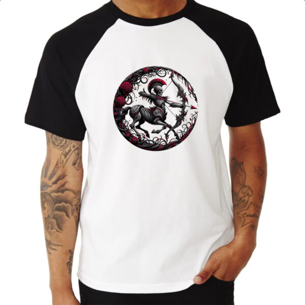 Camiseta Raglan Signo Gotico de Sagitario - Imagem 3