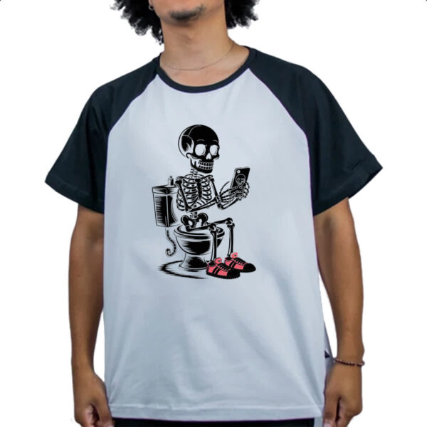 Camiseta Raglan Esqueleto na Sala de Forca - Imagem 4