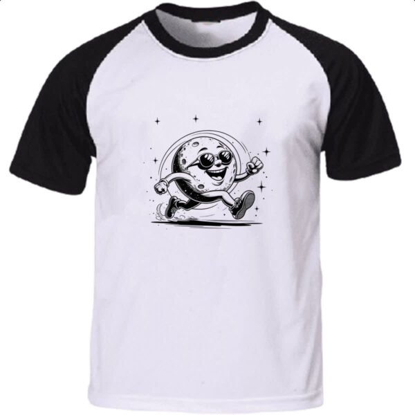 Camiseta Raglan Lua fazendo cooper