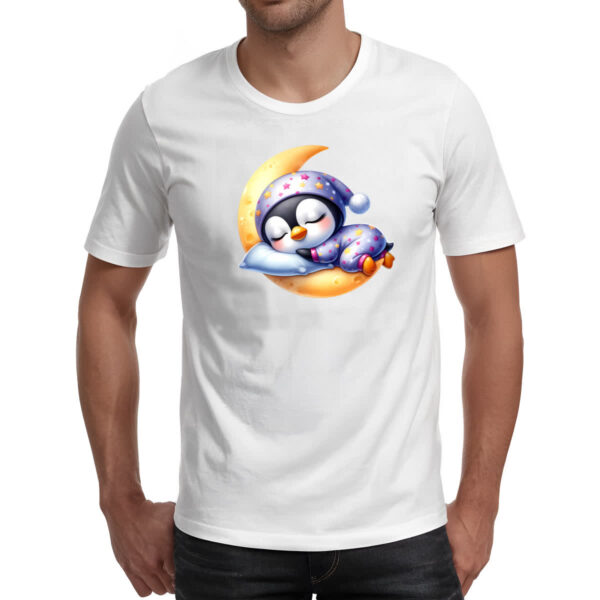 Camiseta Unissex Cute Pinguim dormindo na Lua - Imagem 2