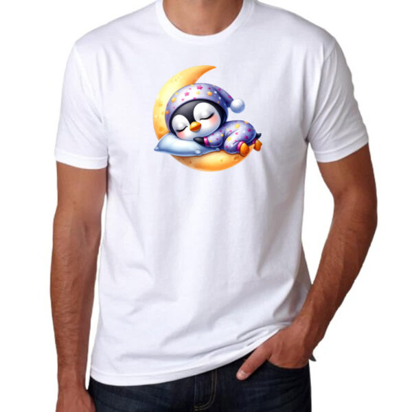 Camiseta Unissex Cute Pinguim dormindo na Lua - Imagem 3