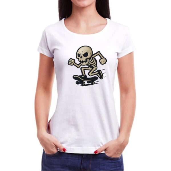 Camiseta Baby Look Caveira Halloween de Skate - Imagem 3