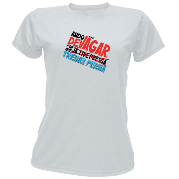 Camiseta Baby Look Ando devagar treinei perna