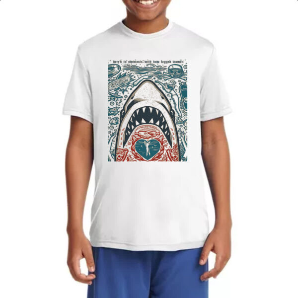 Camiseta Infanto Juvenil Nostalgia Tubarao Poster Arte - Imagem 4