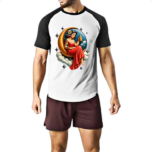 Camiseta Raglan Diva na Lua tomando uma - Imagem 2