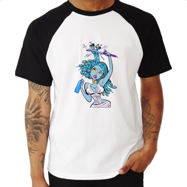 Camiseta Raglan Medusa fazendo Chapinha - Imagem 3
