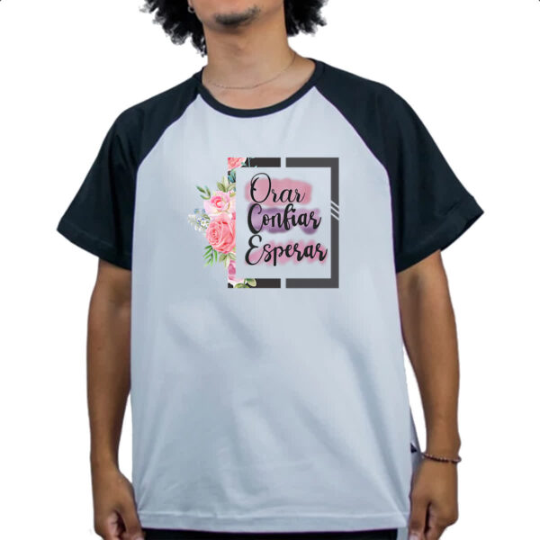 Camiseta Raglan Gospel Orar Confiar Esperar - Imagem 4