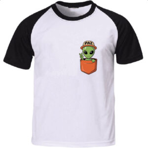 Camiseta Raglan ET paz e amor no bolso