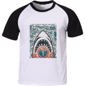 Camiseta Raglan Nostalgia Tubarao Poster Arte