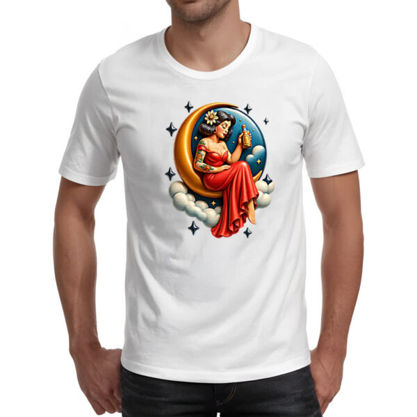 Camiseta Unissex Diva na Lua tomando uma - Imagem 2