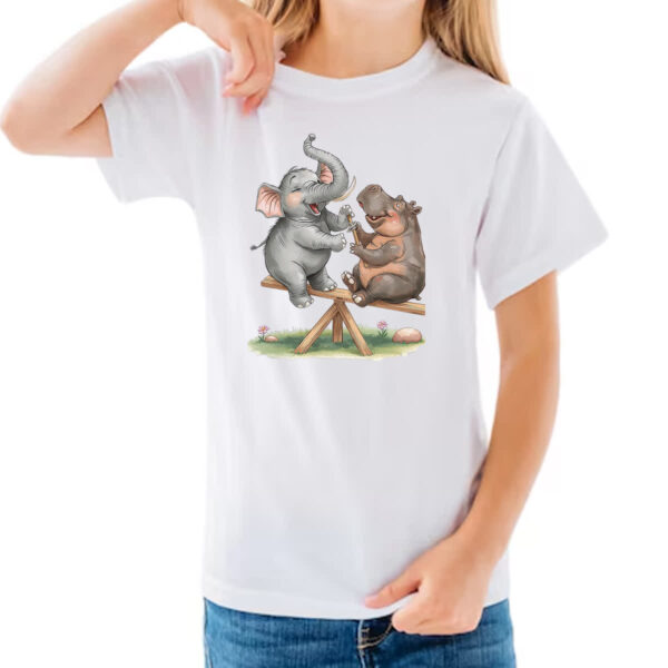 Camiseta Infanto Juvenil Elefante e Hipopotamo na gangorra - Imagem 3
