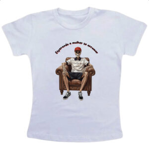 Camiseta Infanto Juvenil Esperando a mulher se arrumar