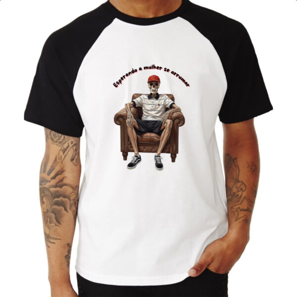 Camiseta Raglan Esperando a mulher se arrumar - Imagem 3