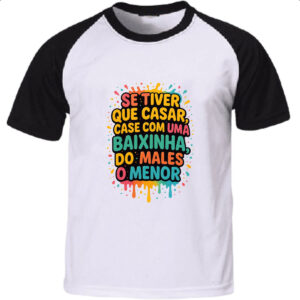 Camiseta Raglan Case com uma baixinha